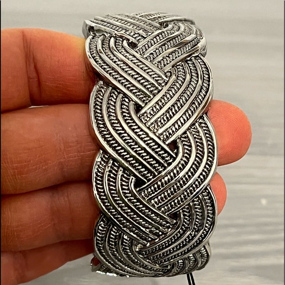 NWT Bijoux Turner Silver Hinged Bangle Bracelet with Braid Design - Picture 3 of 6